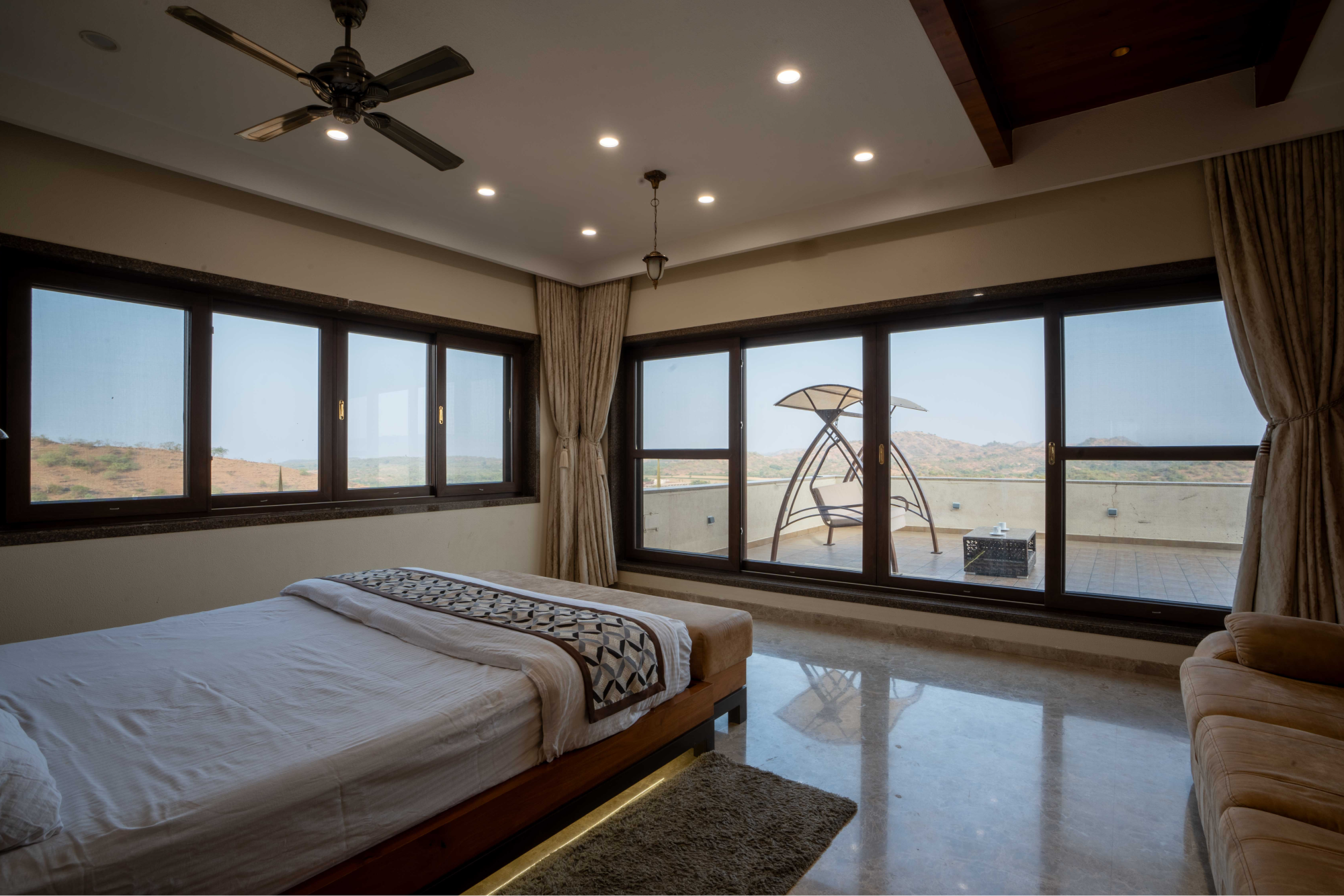 Luxury Suite with Balcony